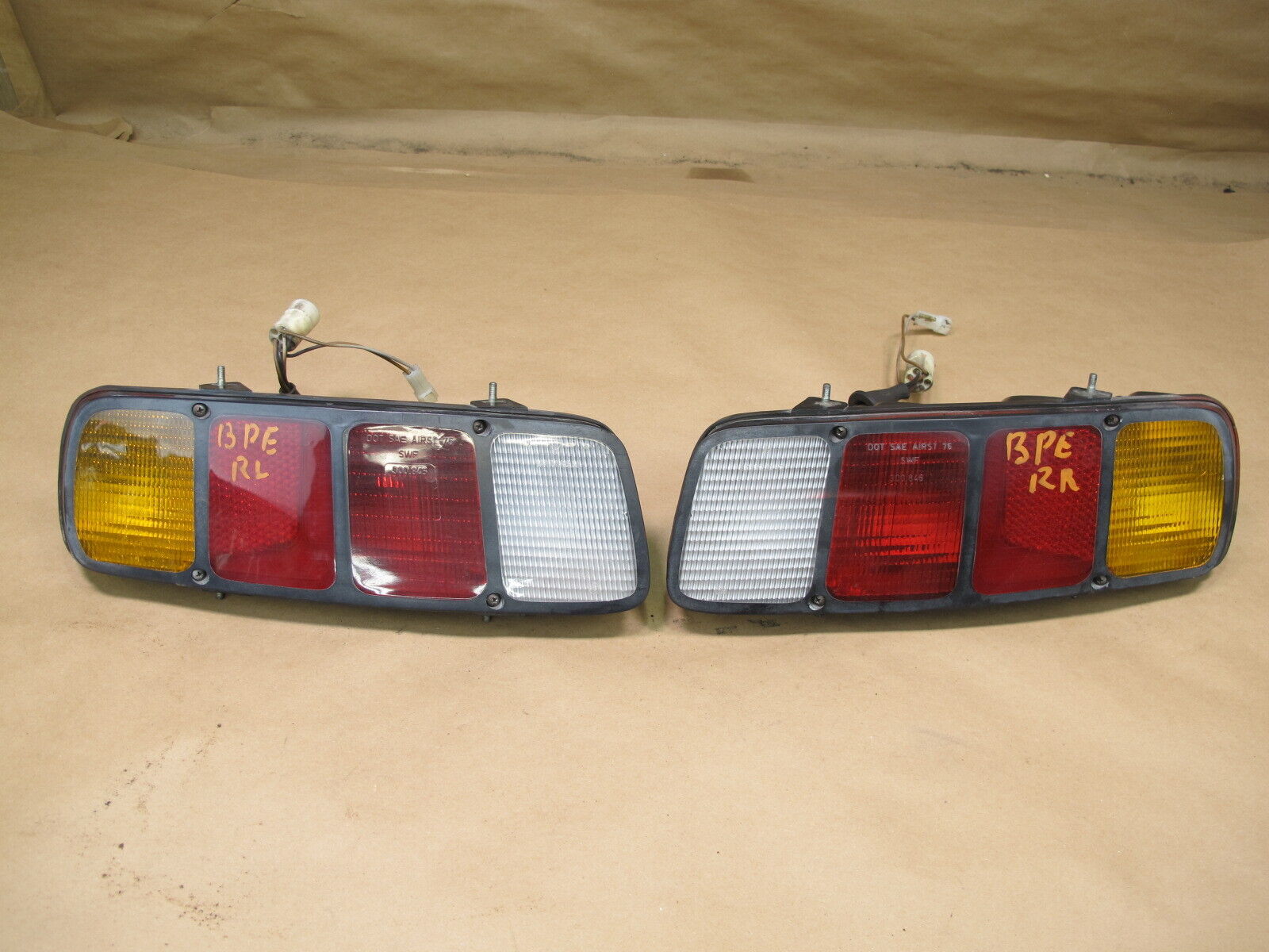 1984-1986 PORSCHE 928 S REAR LEFT & RIGHT TAIL LIGHT LAMP SET OF 2