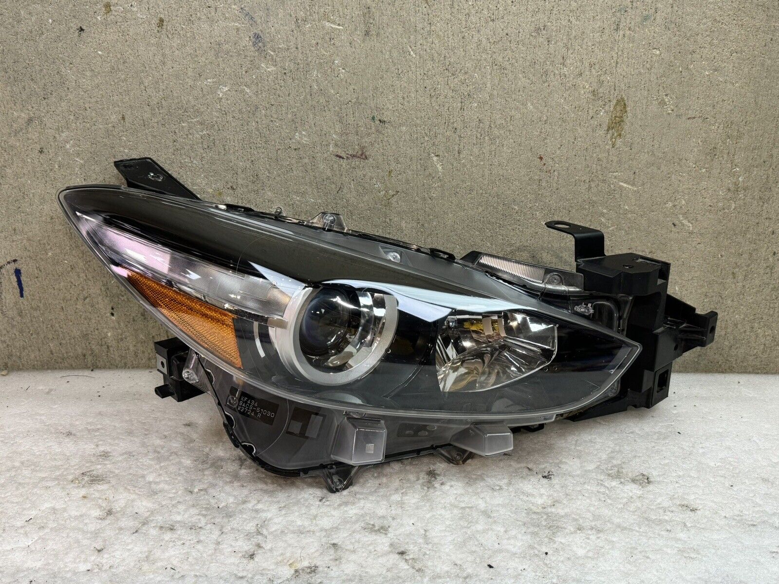 2017-2018 Mazda 3 Passenger Right Side OEM Head Light Headlight Lamp Halogen
