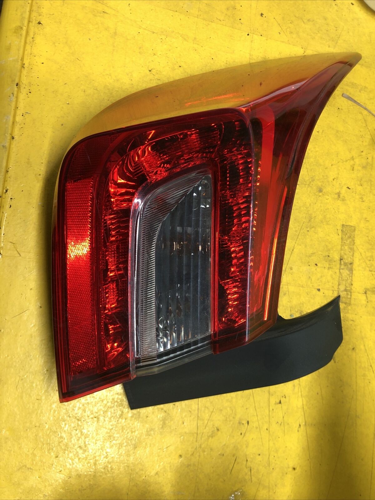 OEM| 2015 - 2019 Subaru Legacy Outer Halogen Tail LIght (Left/Driver)