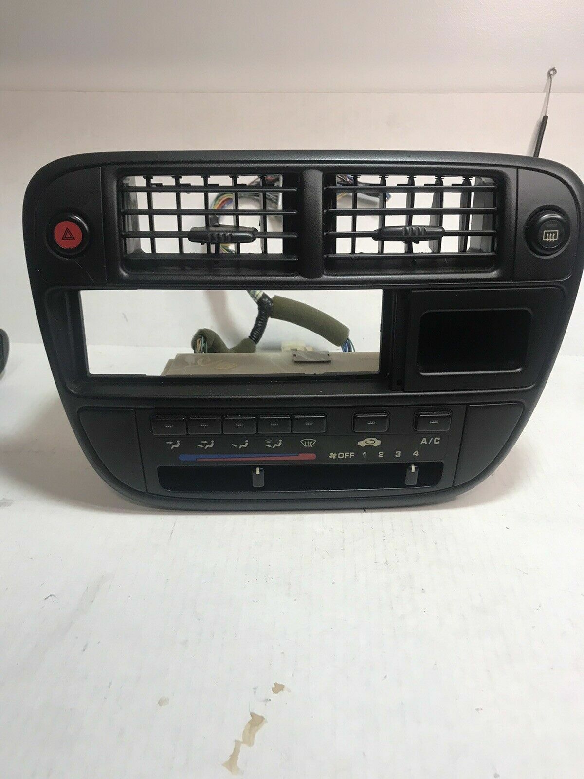 1996-1998 HONDA CIVIC OEM CLIMATE CONTROL BEZEL WITH VENTS