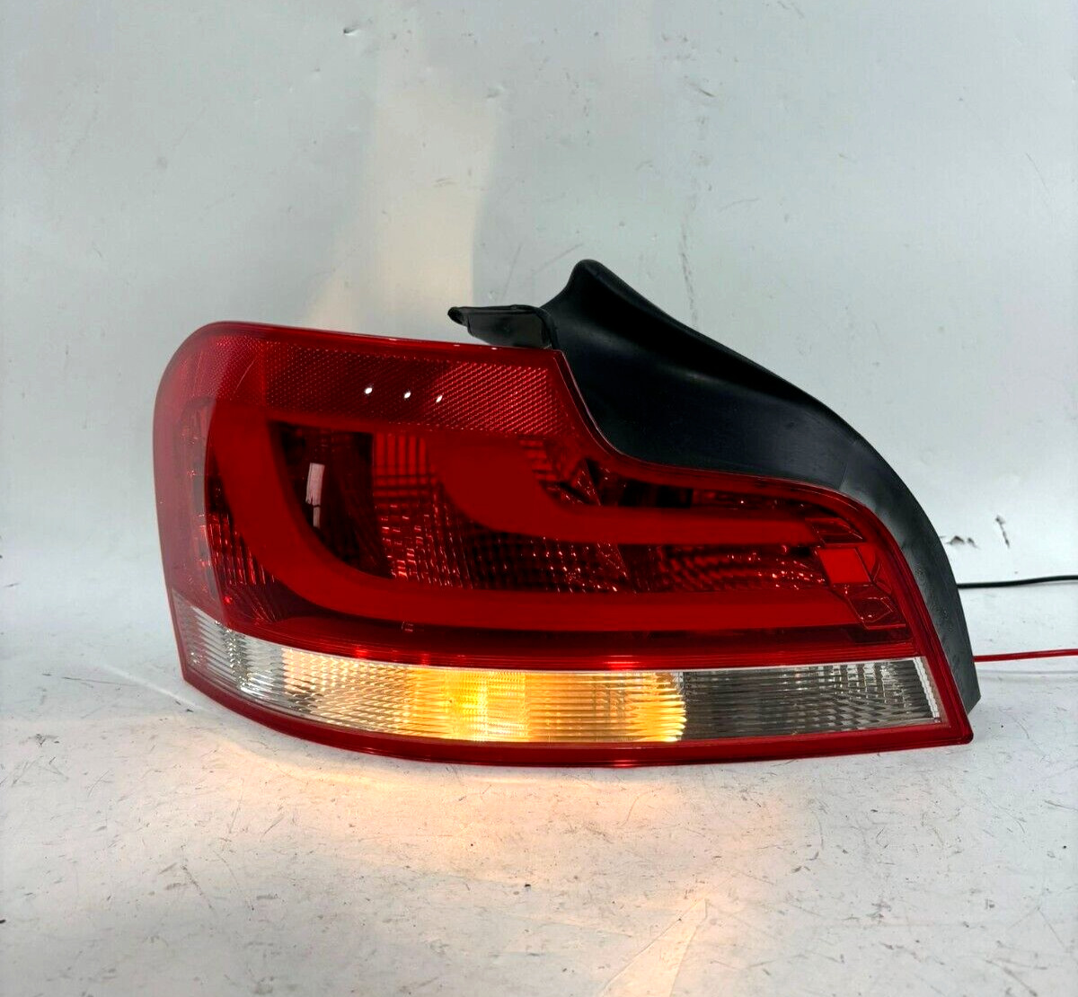 2011-2012 BMW E82 E88 COUPE 128I TAILLIGHT OEM LEFT DRIVER SIDE CONVERTIBLE LAMP
